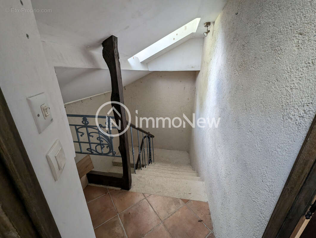 Propriéte de 202 M2 sur un terrain constructible de 1565 m2 - photo 9