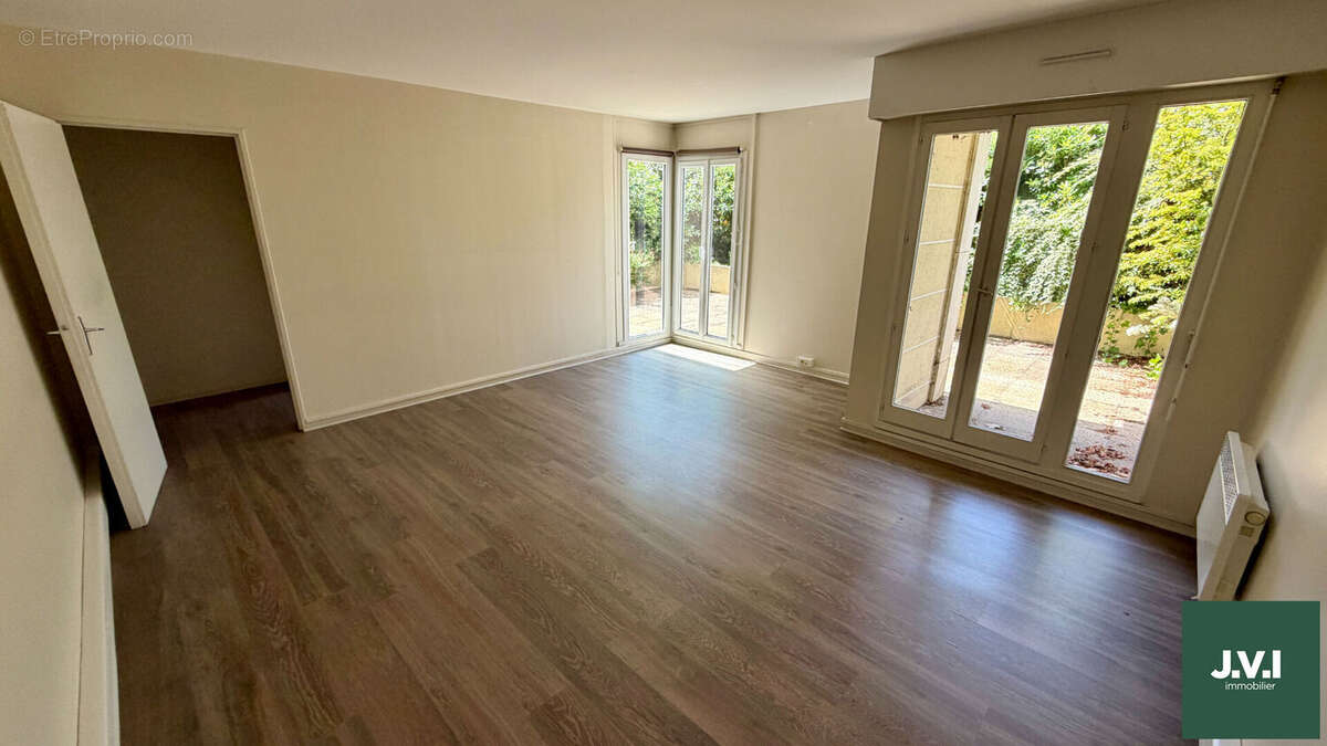A VENDRE Appartement Enghien Les Bains 5/6 pièce(s) 130 m² - photo 2