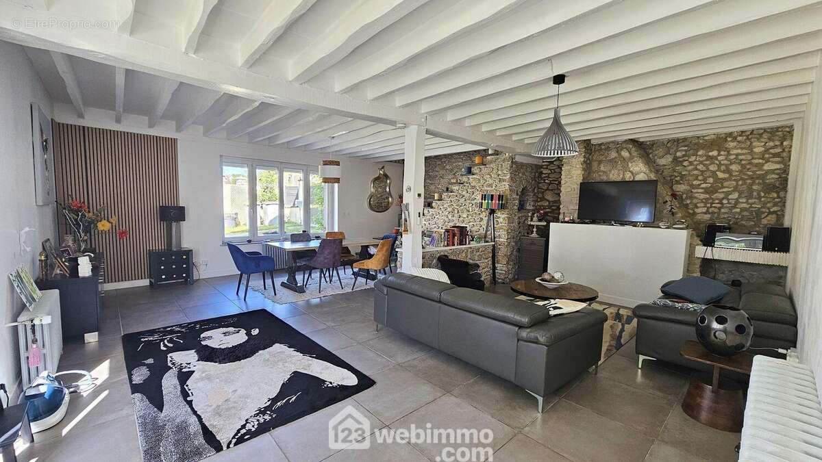 Un séjour spacieux de 56 m².