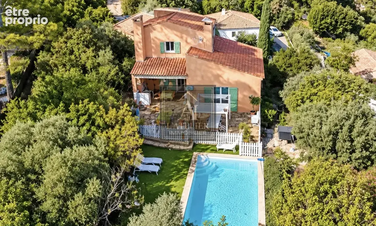 Maison de 210 m2 avec piscine et garage sur une parcelle de 1971 m2 - photo 10