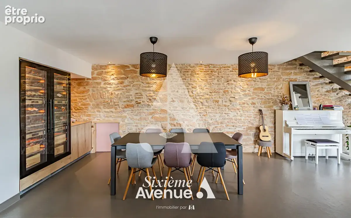 Ancien cuvage rénové de 186 m² au coeur de Charnay, Piscine, 5 chambres, Vue remarquable - photo 4