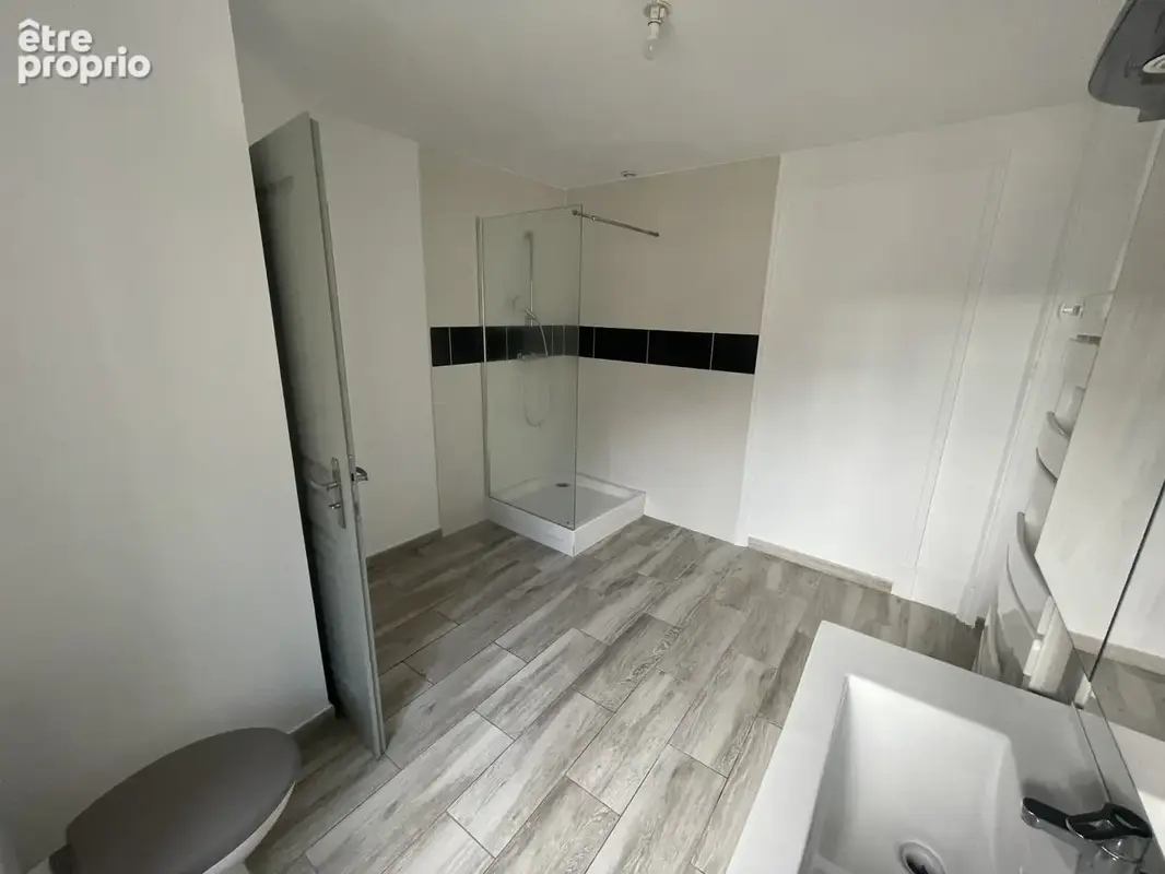 Immeuble avec 9 appartements et un local commercial - photo 2