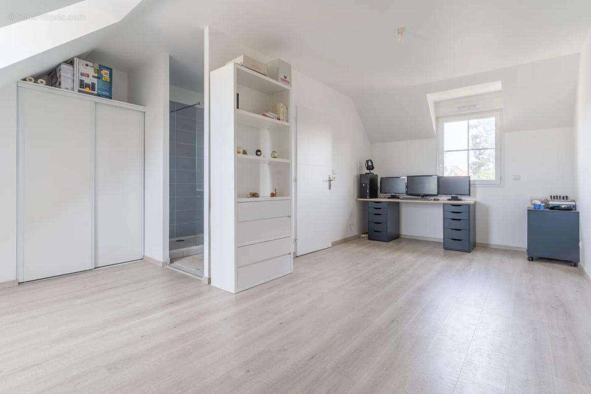 Maison à LES CLAYES-SOUS-BOIS