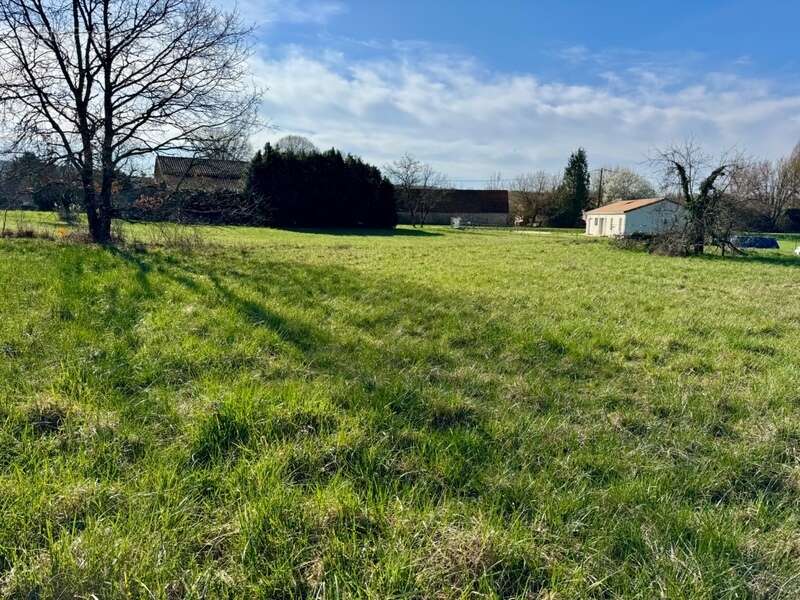 Terrain à SAVIGNAC-LES-EGLISES