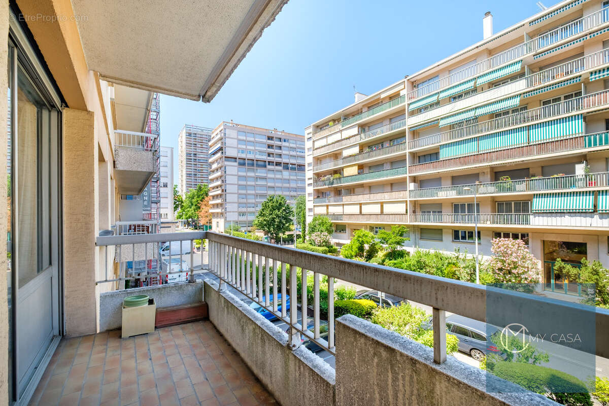 Lyon 6EME - Appartement de standing 130 m2 T4 avec garage double - photo 6