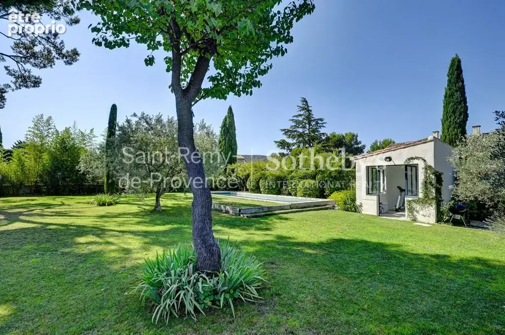 Exclusivité. Rare, Eygalières, belle maison rénovée en centre village avec jardin et piscine - photo 6