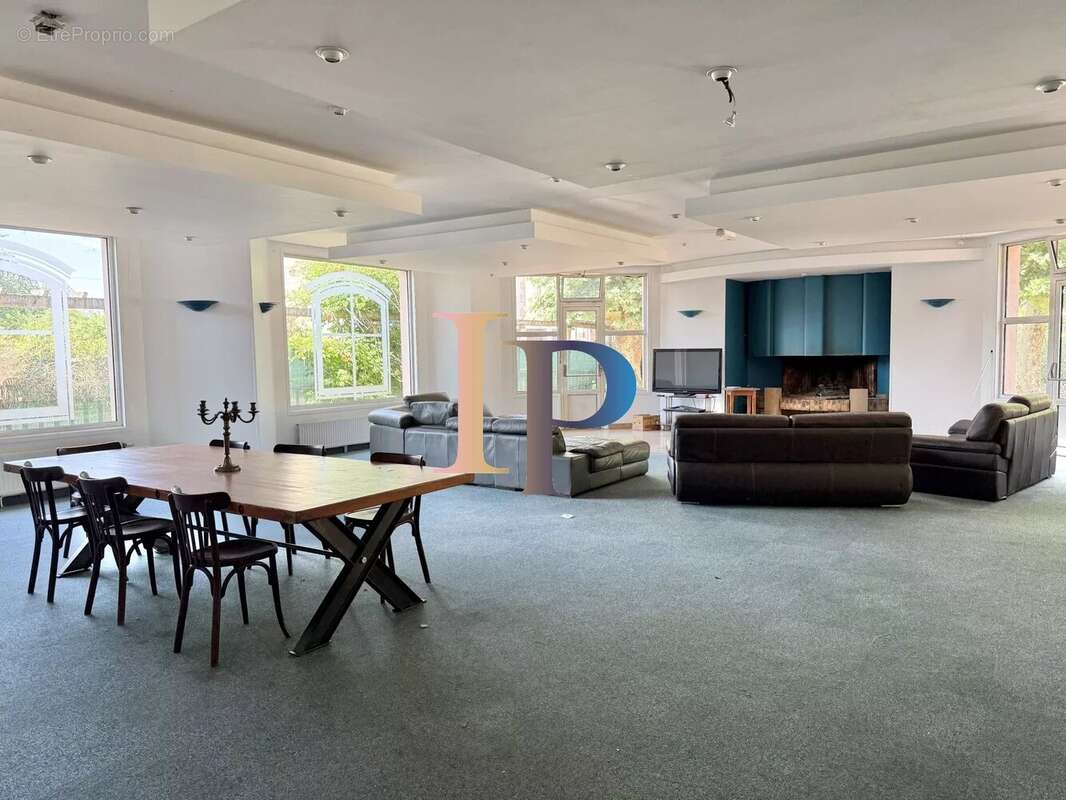 Ensemble immobilier de caractere - photo 7