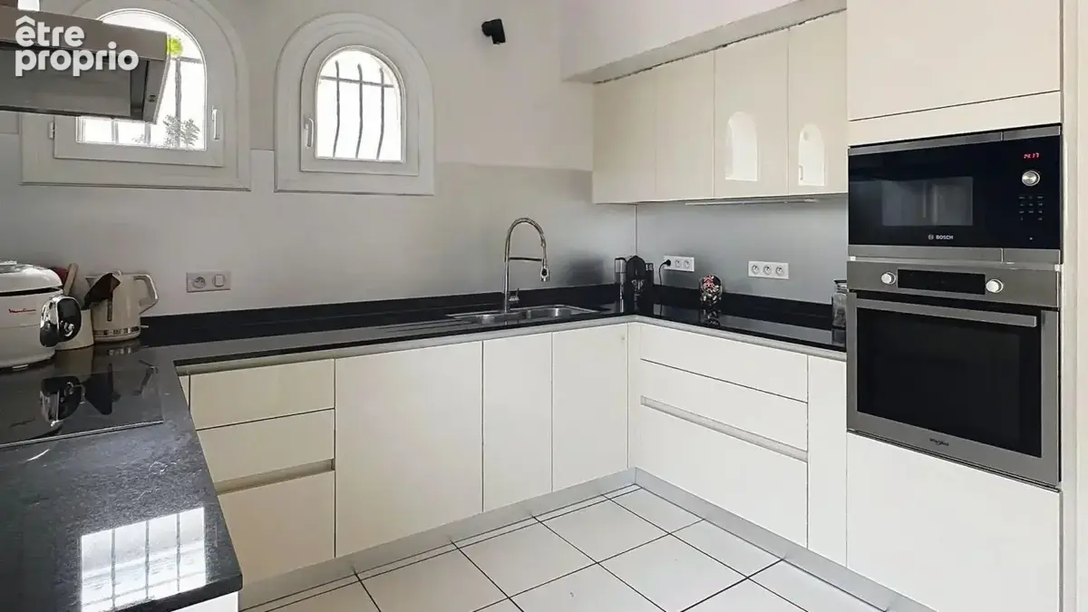 Rare maison familiale individuelle – T7 de 197 m² sur une parcelle de 631 m² avec piscine et garages, dans un cadre résidentiel  - photo 3