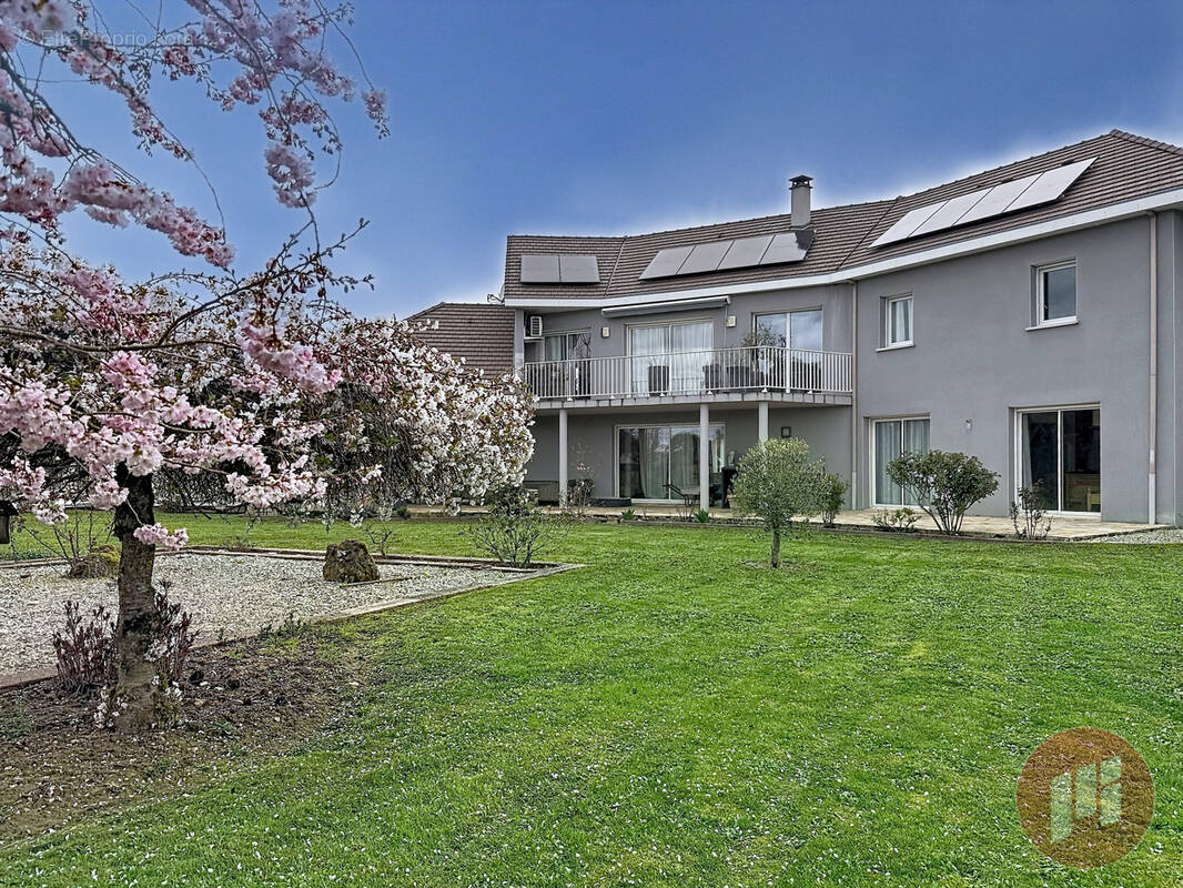Maison à VARETZ