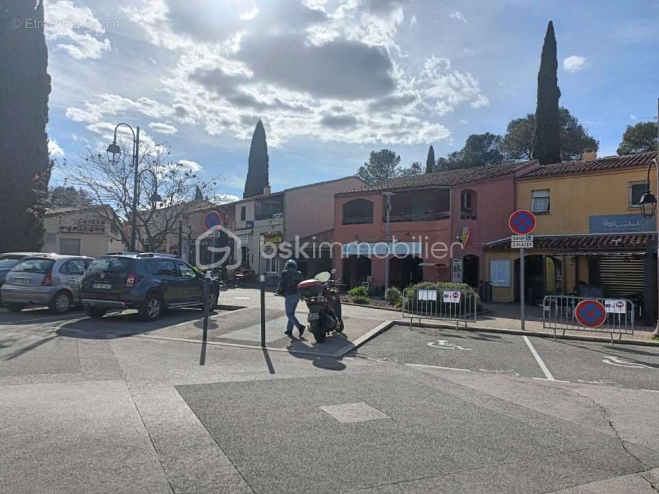 Commerce à SAINT-CLEMENT-DE-RIVIERE