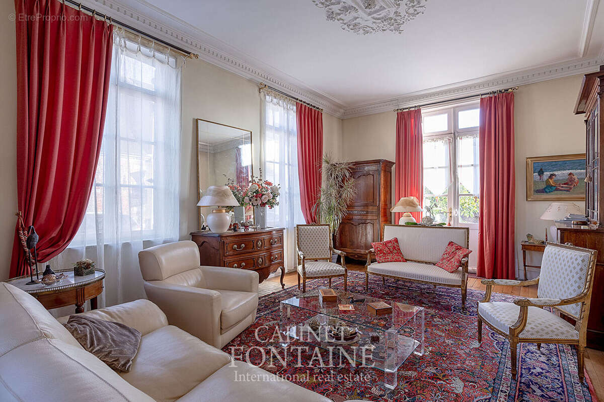 Maison à CREVECOEUR-LE-GRAND