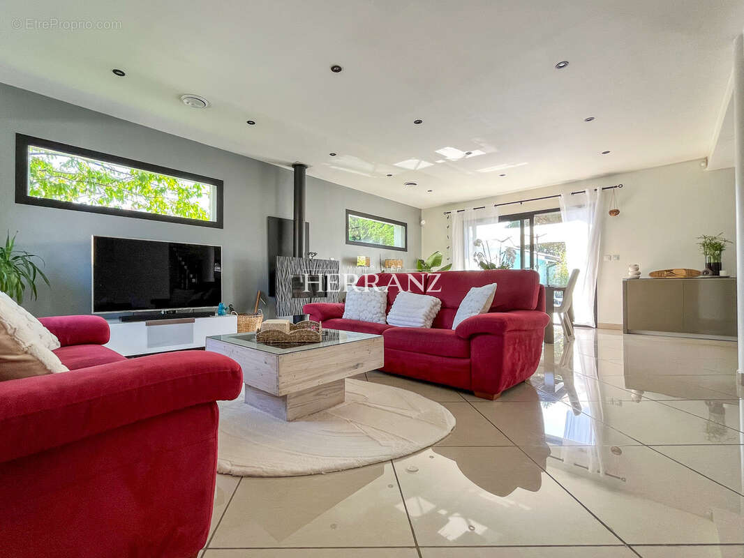 Villenave-d'Ornon   Élégante maison contemporaine de 150 m2 avec piscine et jardin paysagé - photo 3