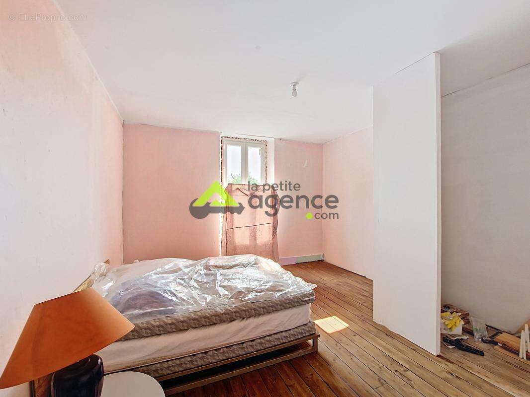 Maison à BUSSIERE-DUNOISE