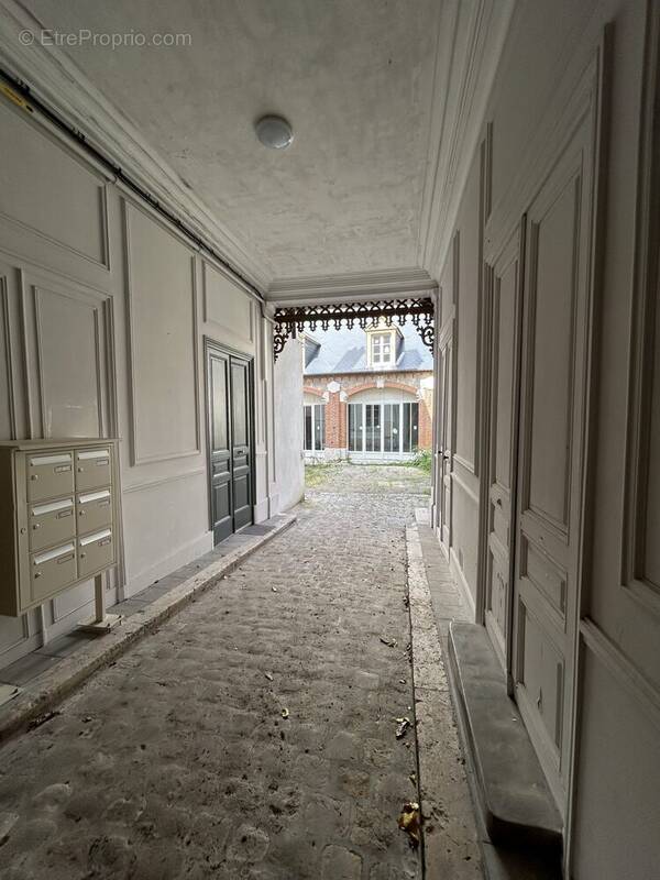 ENTREE DE LA COPROPRIETE  - Maison à ORLEANS