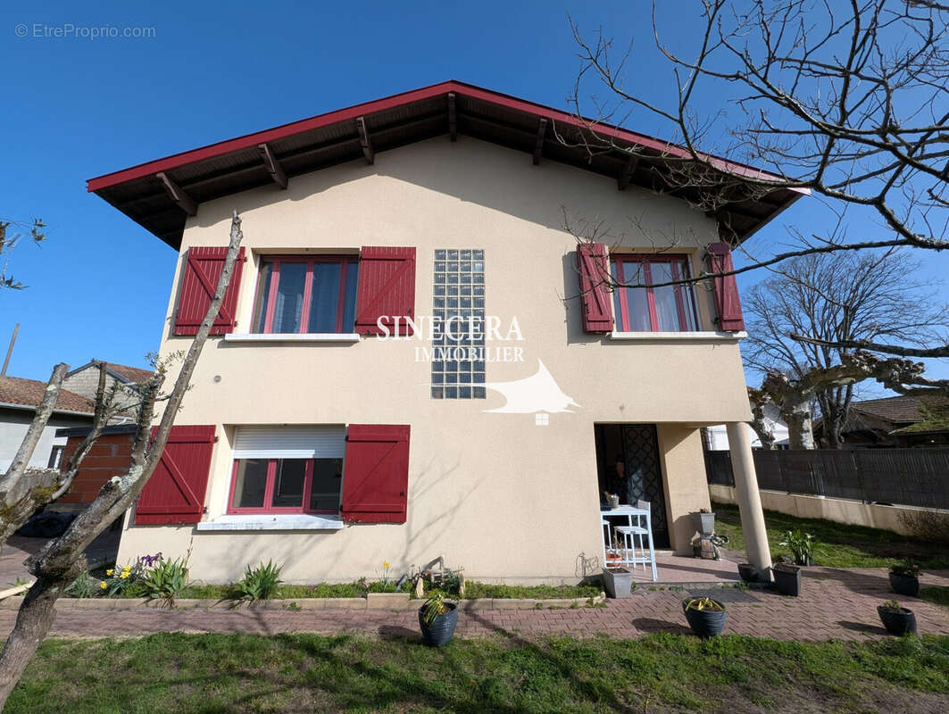 Maison à PARENTIS-EN-BORN