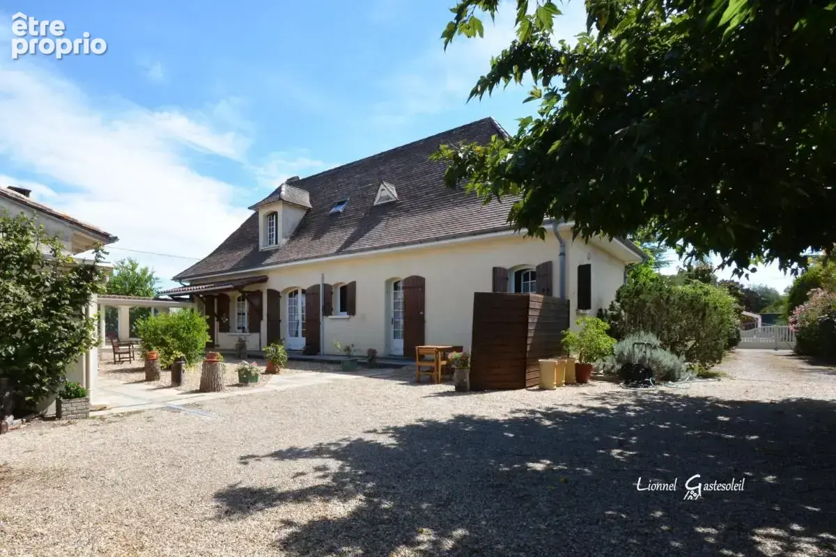 Périgourdine idéalement située 5 chambres sur un beau terrain Paysager à Pineuilh (33) - photo 27