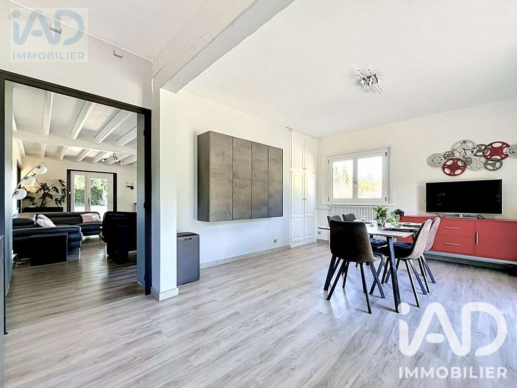 Maison 270 m² à Courtisols  - photo 8