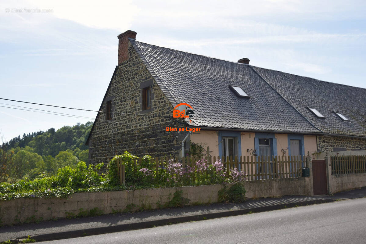 MAISON A VENDRE 7 PIECES GELLES AGENCE IMMOBILIERE BSLE SECTEUR PONTGIBAUD - Maison à GELLES