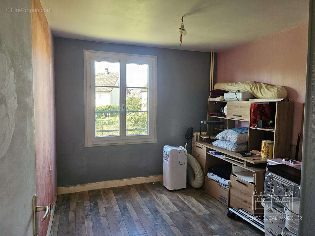 Appartement à VARENNES-VAUZELLES
