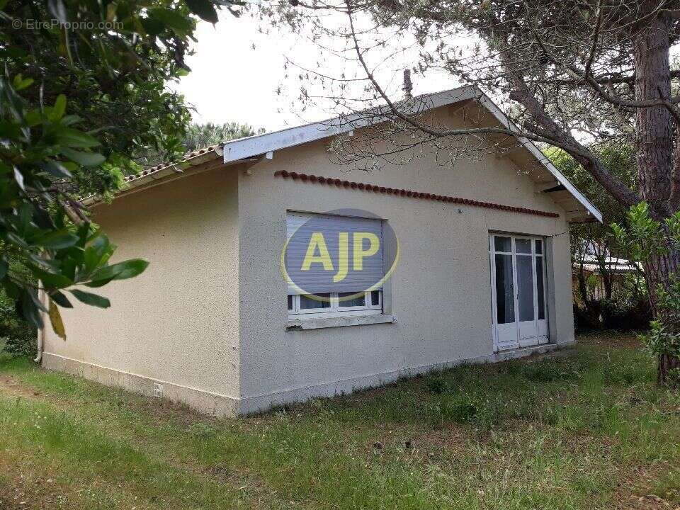 Maison à VENDAYS-MONTALIVET