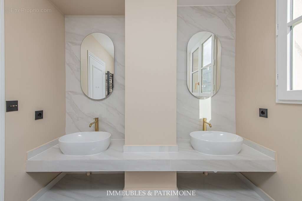 Appartement à PARIS-8E
