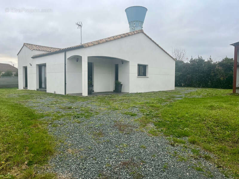 Maison à SAINT-CYR-EN-TALMONDAIS