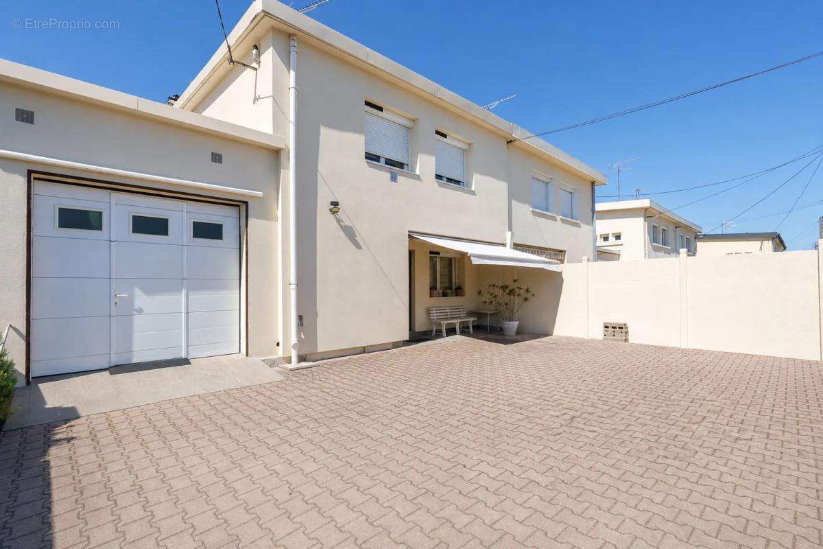 Maison de 5 pièces de 150 m² située à Sainte-Savine - photo 6
