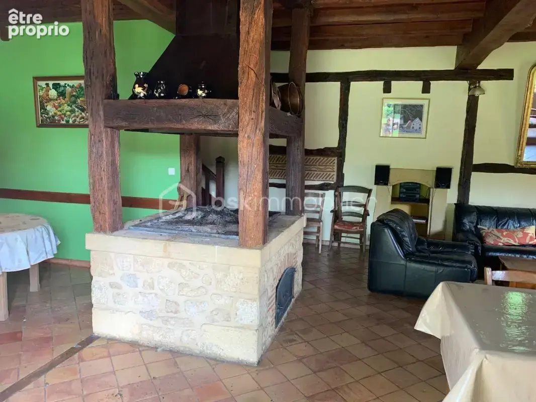 Propriété sans voisin proche de 2 belles maisons de style Périgourdin avec piscine - photo 10