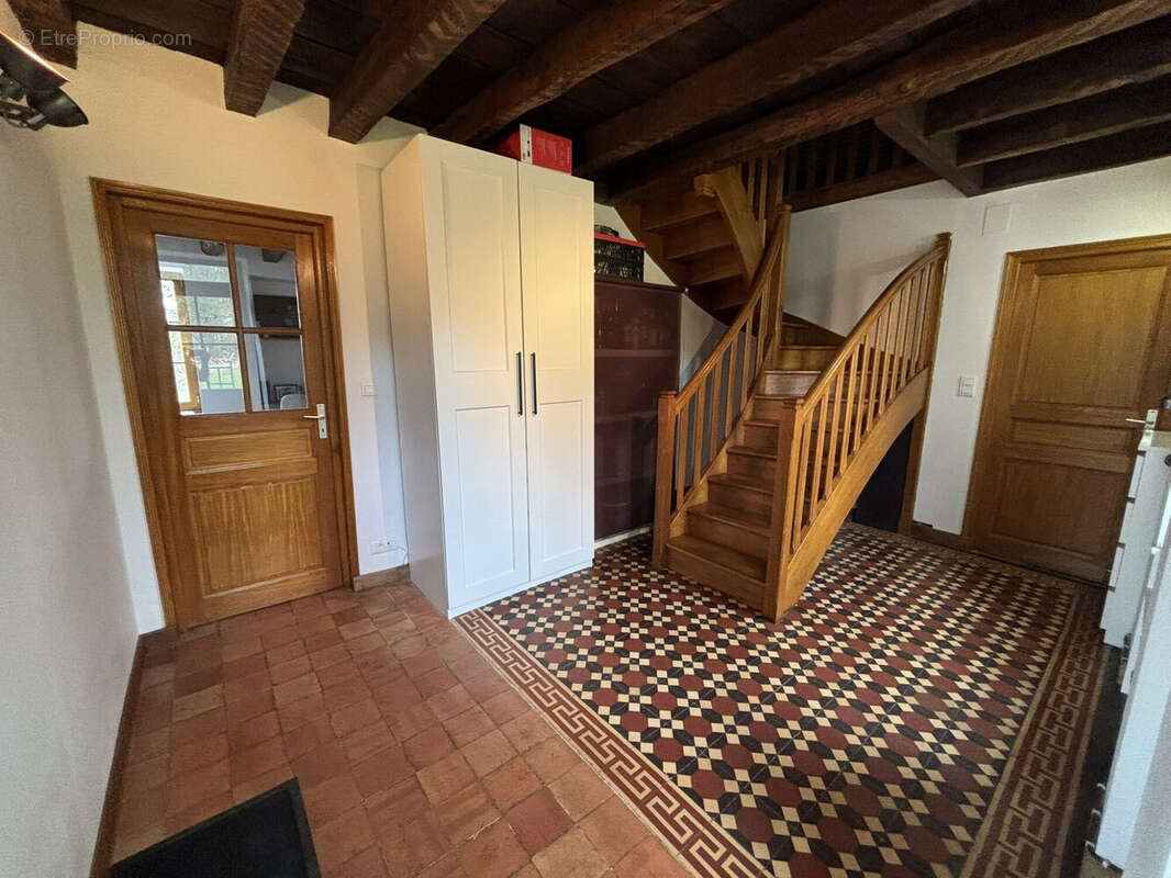 Maison 316 m² à Le Chatelet  - photo 5
