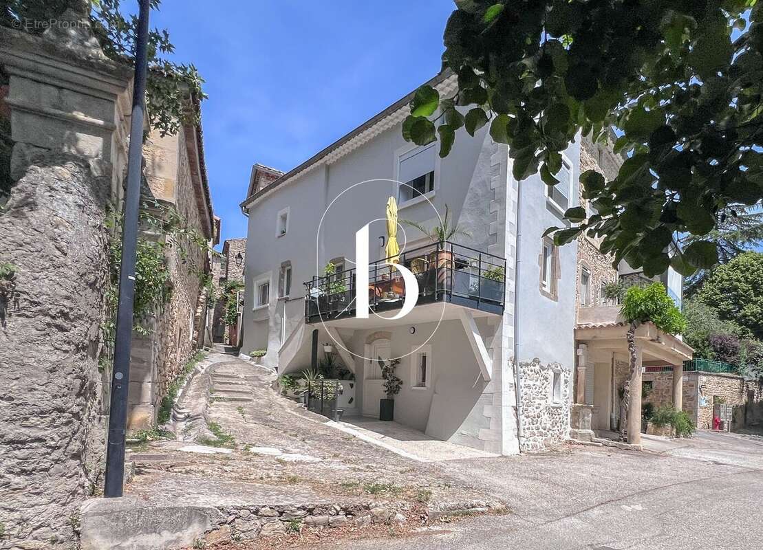 Maison à SAINT-SAUVEUR-DE-CRUZIERES