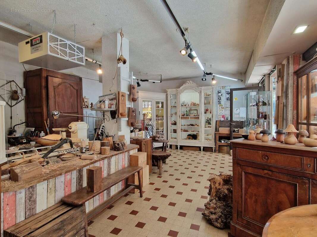 local commercial - Maison à LE BUGUE