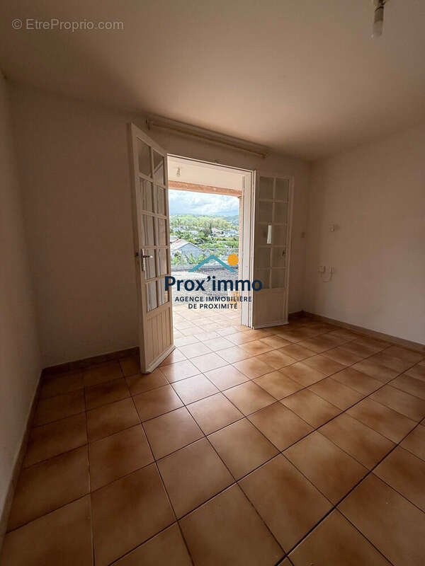 Maison 64 m² à Le Tampon  - photo 5