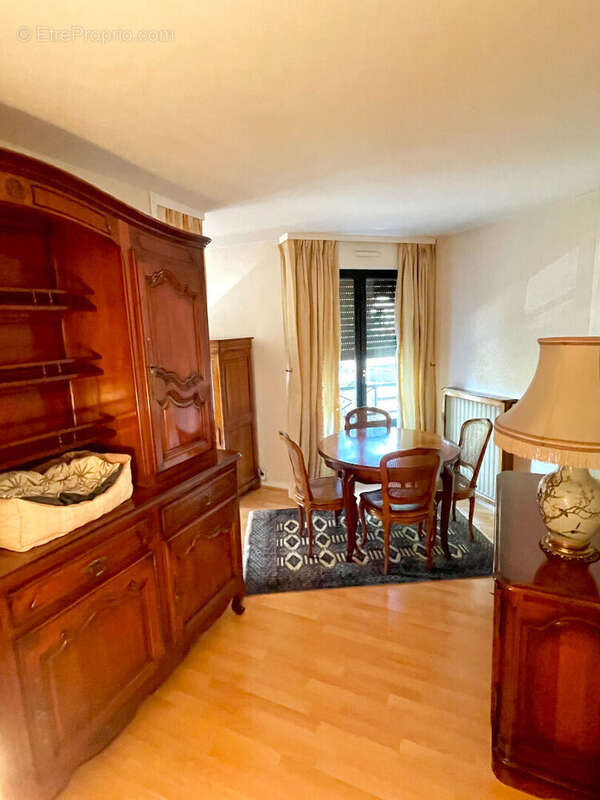 Appartement à LA GARENNE-COLOMBES