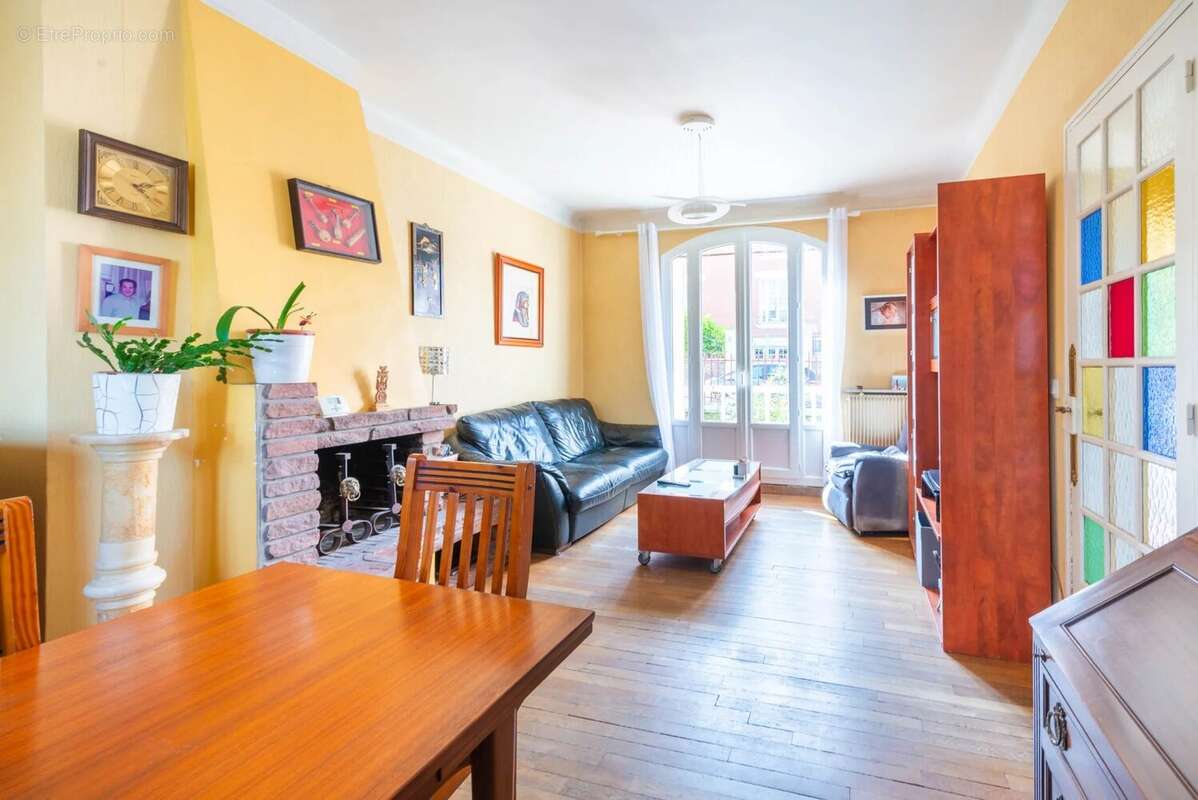 Maison à ISSY-LES-MOULINEAUX