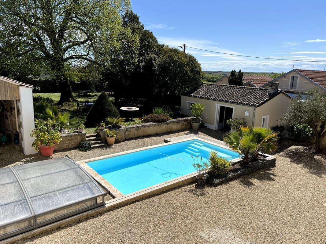 Maison à SAINT-GENIS-D&#039;HIERSAC