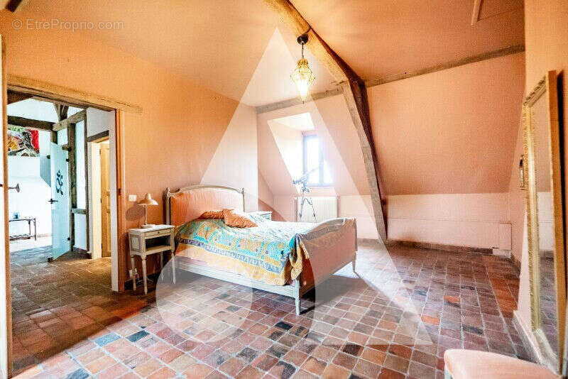 Maison à TAISNIERES-SUR-HON