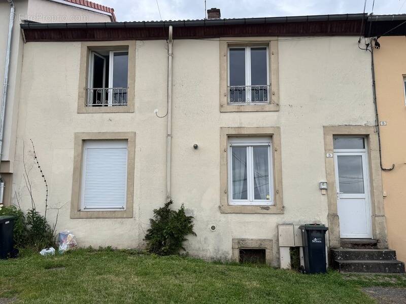 Appartement à MAIZIERES-LES-VIC