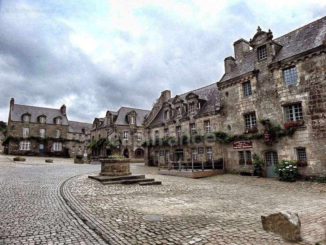 LOCRONAN(29) – Ensemble commercial et habitation en pierre de taille et moellons avec crêperie en activité et chambres d'hôtes - photo 4