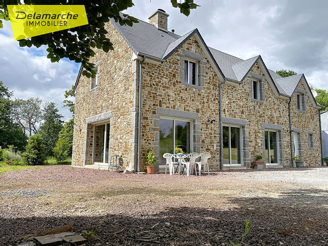 Maison à SAINT-SAUVEUR-LENDELIN