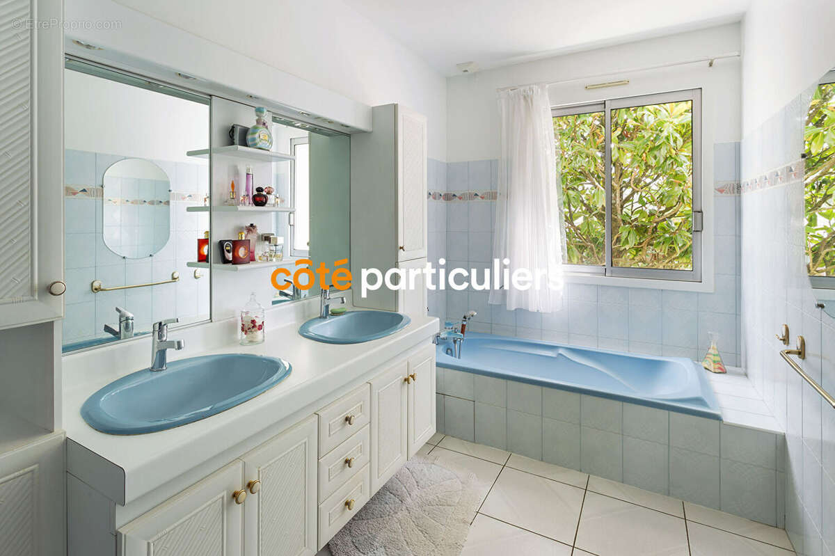 Maison à SAINTE-LUCE-SUR-LOIRE