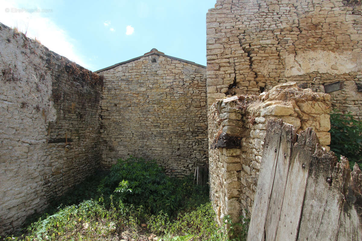 Maison avec jardin à rénover en exclusivité - photo 3
