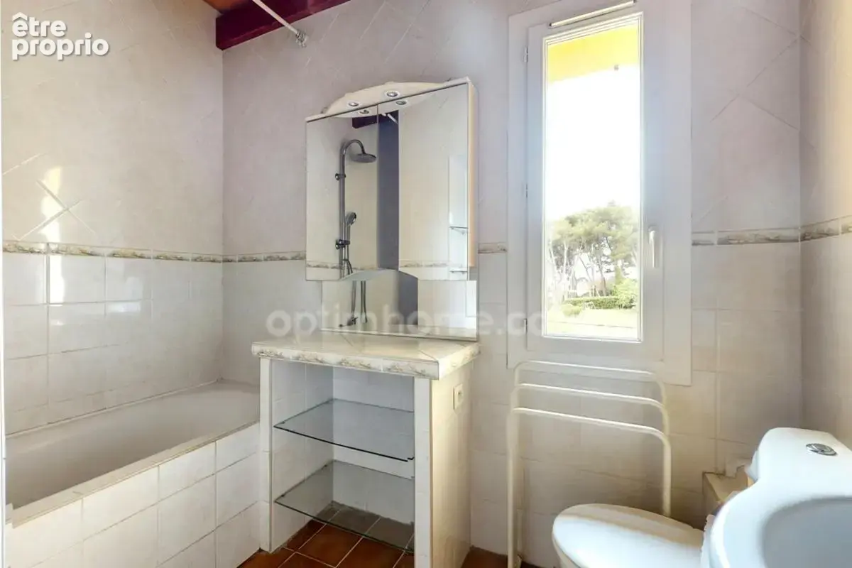 MARTIGUES (13) : à vendre Maison 4 chambres, 1 bureau, 2 appartements T3 et T4, garage sur terrain 859m² - photo 17