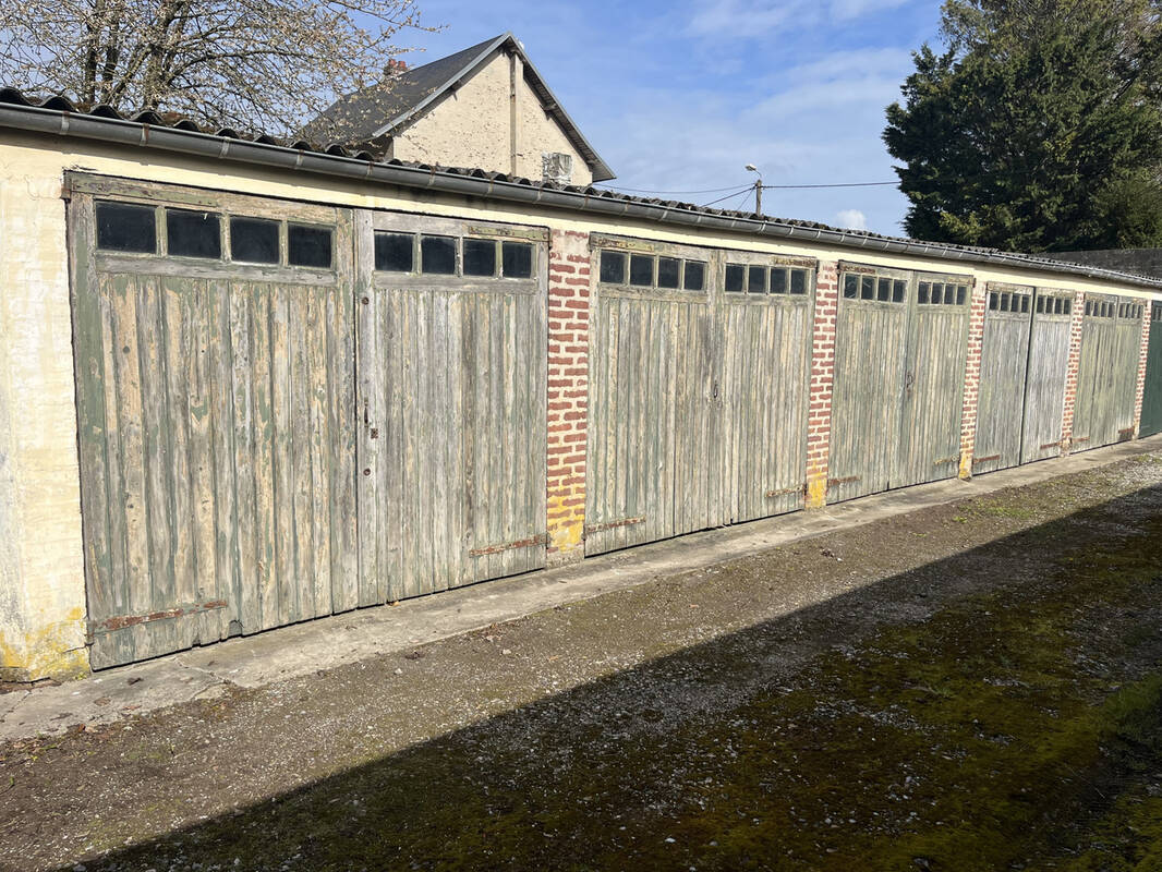 Parking à FRIVILLE-ESCARBOTIN