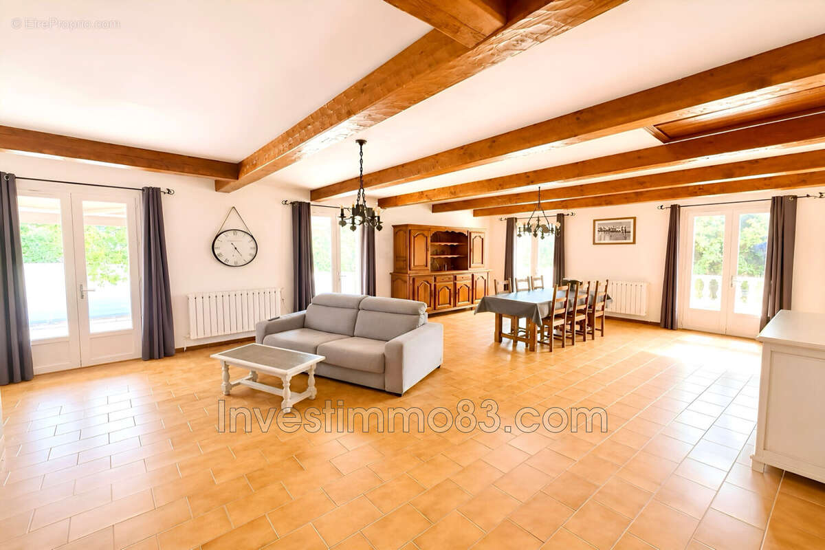 Maison 170 m² à Saint-Maximin-La-Sainte-Baume  - photo 5