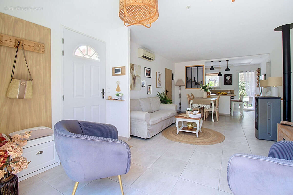 A VENDRE EN EXCLUSIVITE - Villa de 85m2 sur 411 m2 de terrain avec piscine et garage - photo 4