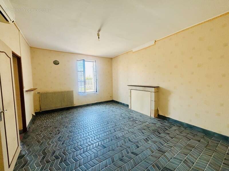 Maison à FONTAINE-GUERIN