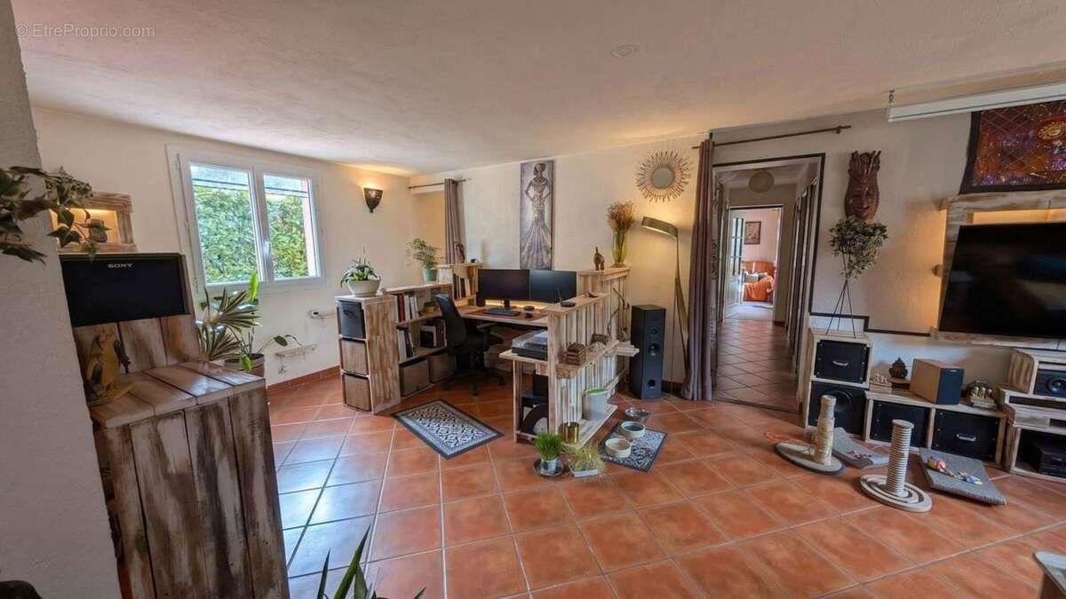 Maison à VAL-DE-CHALVAGNE