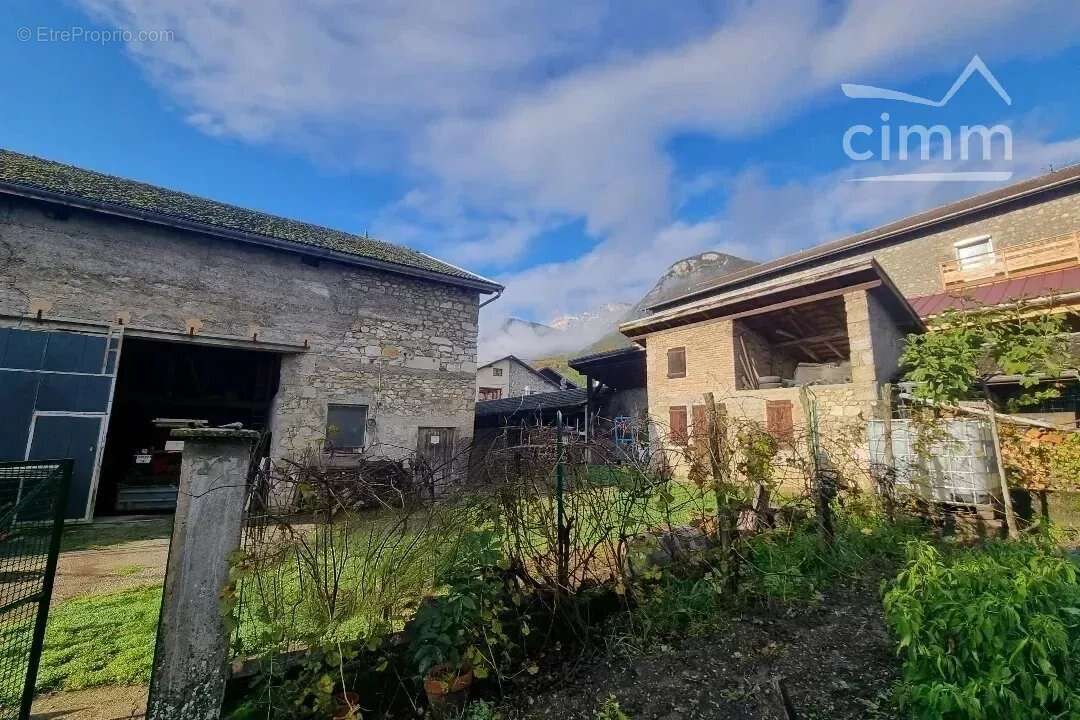 Maison à LA TERRASSE
