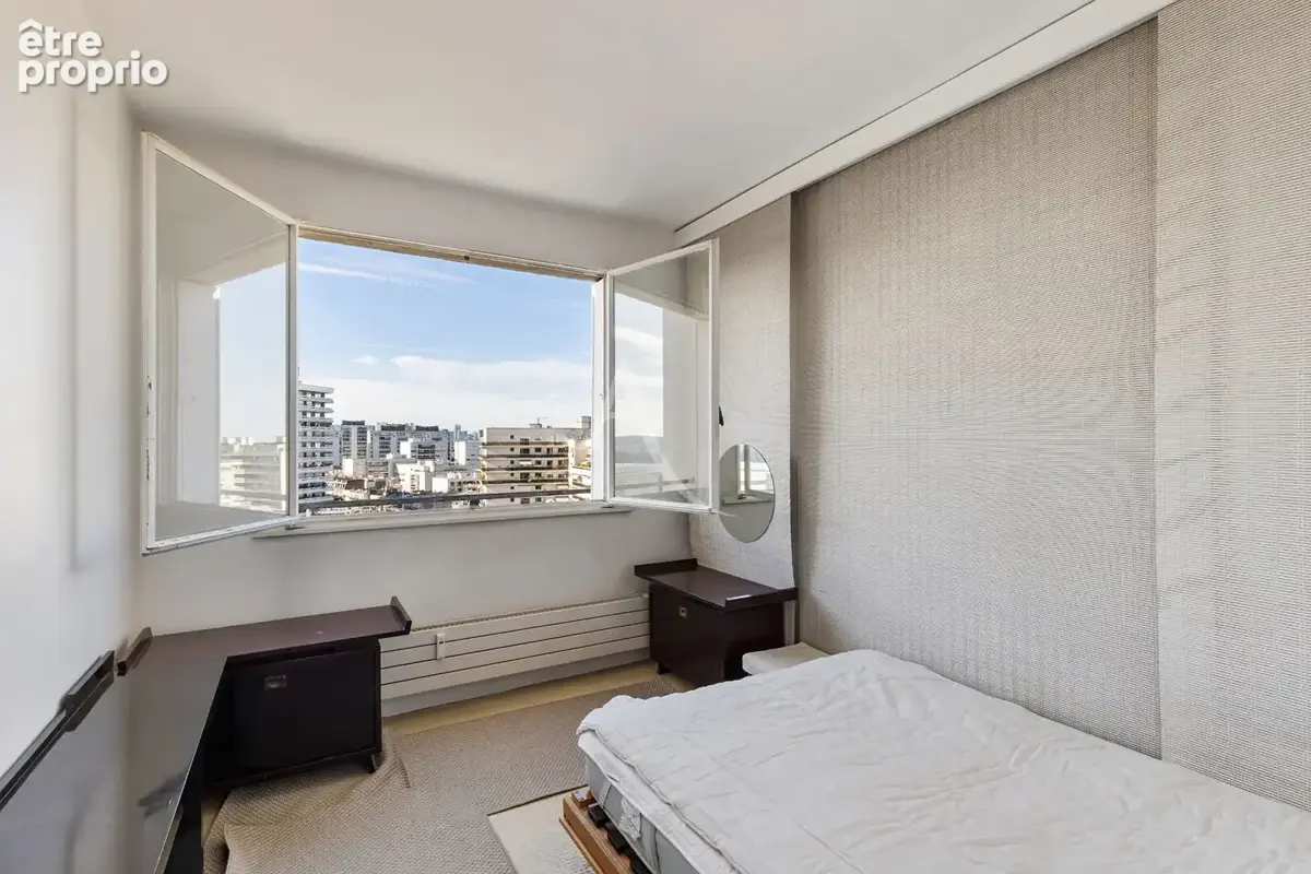LOURMEL - Dernier étage, vue dégagée et balcon plein ciel. Parking - photo 12
