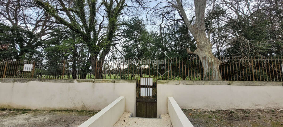 Appartement à JONQUIERES-SAINT-VINCENT